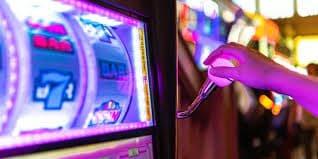 Halaman kontak granbet88 menampilkan berbagai saluran dukungan termasuk live chat, email, dan WhatsApp